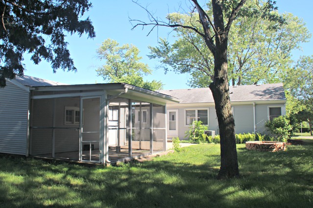 934 E Forest Ave, Des Plaines, IL 60018 photo 23
