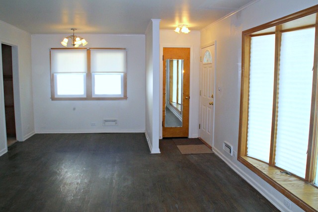 934 E Forest Ave, Des Plaines, IL 60018 photo 3