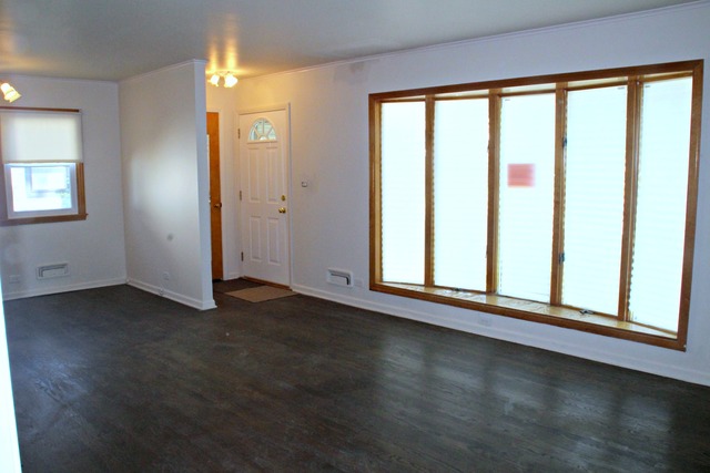 934 E Forest Ave, Des Plaines, IL 60018 photo 2