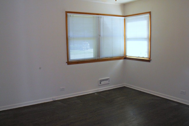 934 E Forest Ave, Des Plaines, IL 60018 photo 11