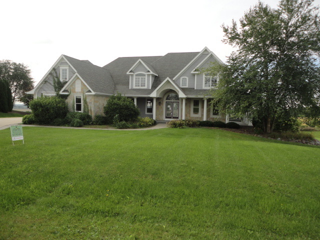 6519 Burning Tree Cir, Mchenry, IL 60050 photo 1