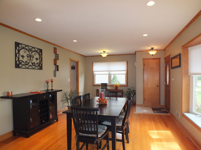 942 E Forest Ave, Des Plaines, IL 60018 photo 5
