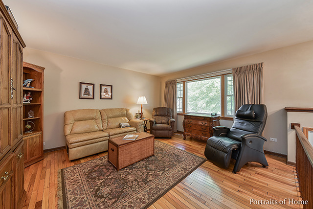 1516 Elm St, Wheaton, IL 60187 photo 2