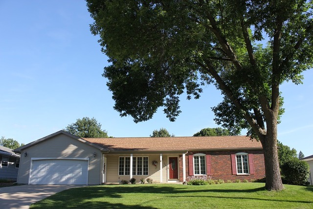 404 E Park St, Morrison, IL 61270 photo 1