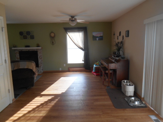 5710 Cobblestone Trl, Mchenry, IL 60050 photo 2