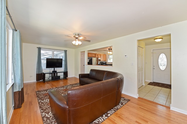 7720 W 80th St, Bridgeview, IL 60455 photo 4