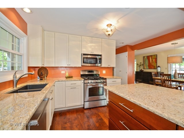 905 E Willow Ave, Wheaton, IL 60187 photo 3