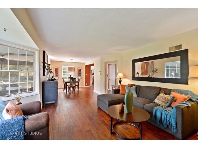 905 E Willow Ave, Wheaton, IL 60187 photo 8