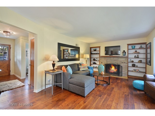 905 E Willow Ave, Wheaton, IL 60187 photo 6
