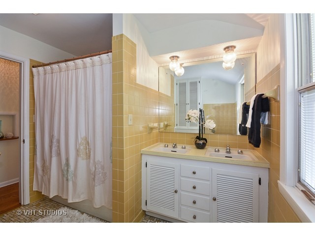 905 E Willow Ave, Wheaton, IL 60187 photo 14