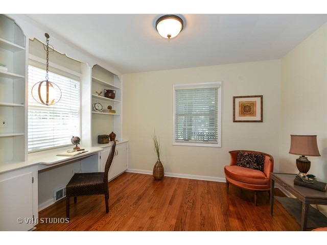 905 E Willow Ave, Wheaton, IL 60187 photo 9