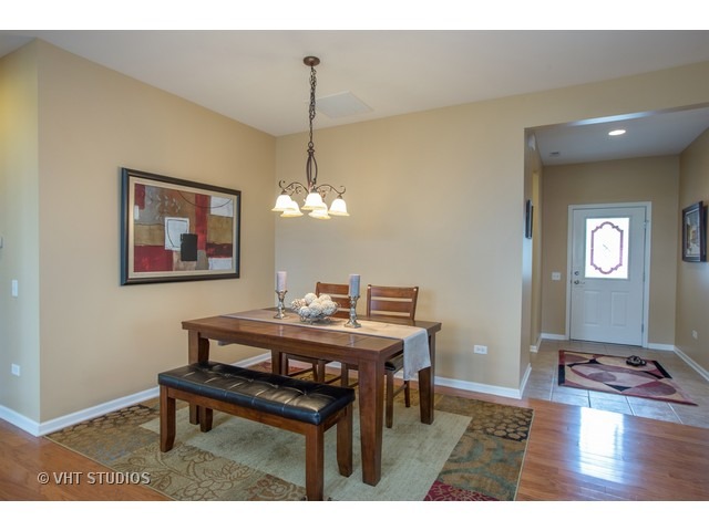 2847 Cascade Falls Cir, Elgin, IL 60124 photo 2
