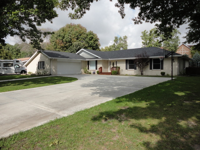 500 Thomas Dr, Morris, IL 60450 photo 3