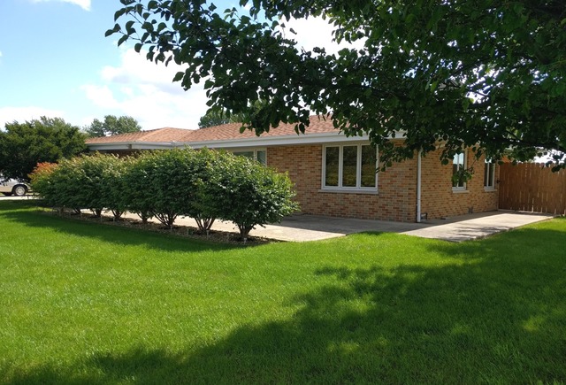 6945 E Rice Rd, Gardner, IL 60424 photo 2