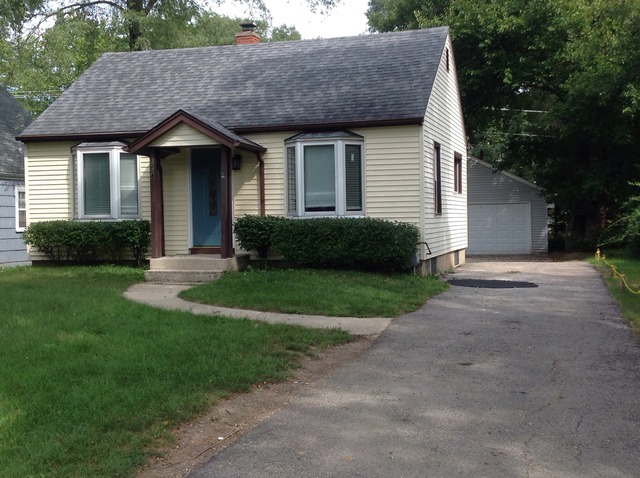 1204 Gates St, Aurora, IL 60505 photo 2