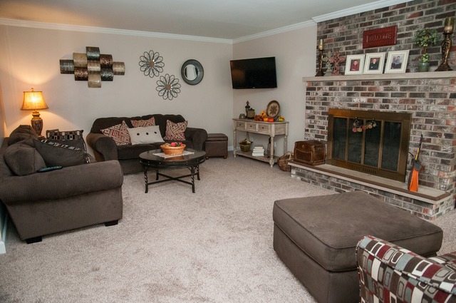 116 E Tyler St, Oswego, IL 60543 photo 3