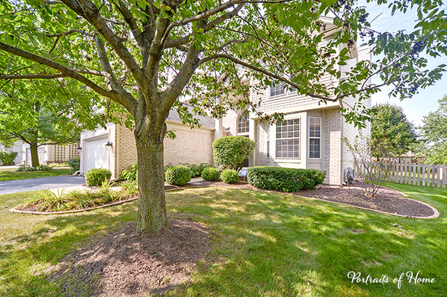 1909 Capri Dr, Aurora, IL 60503 photo 2