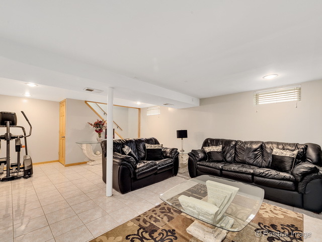 311 E Myrick Ave, Addison, IL 60101 photo 10