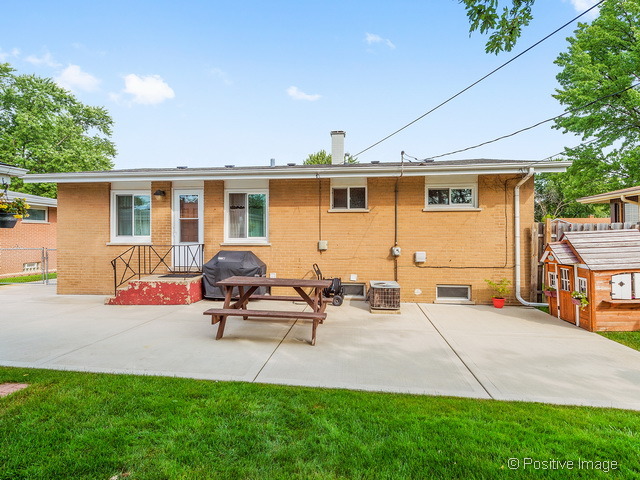 311 E Myrick Ave, Addison, IL 60101 photo 16