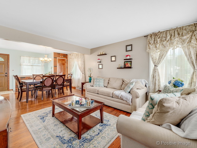 311 E Myrick Ave, Addison, IL 60101 photo 3