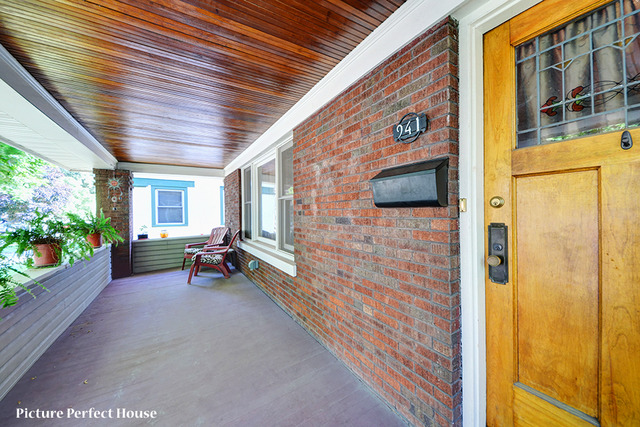 941 Mapleton Ave, Oak Park, IL 60302 photo 2