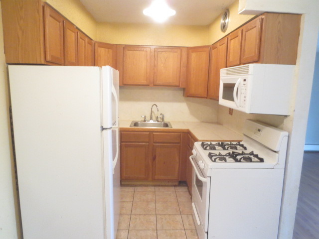 586 Fairway View Dr #3D, Wheeling, IL 60090 photo 2