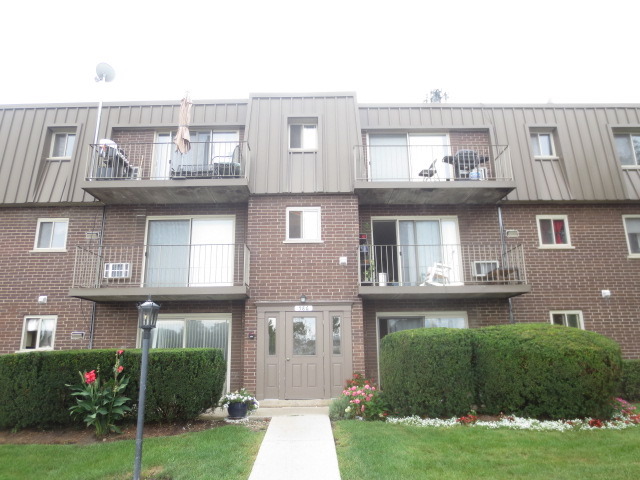 586 Fairway View Dr #3D, Wheeling, IL 60090 photo 1