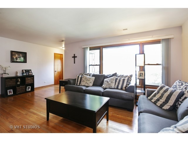 403 Mcclure Ave, Elgin, IL 60123 photo 3