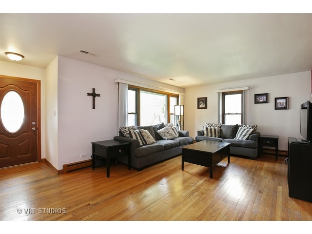 403 Mcclure Ave, Elgin, IL 60123 photo 2