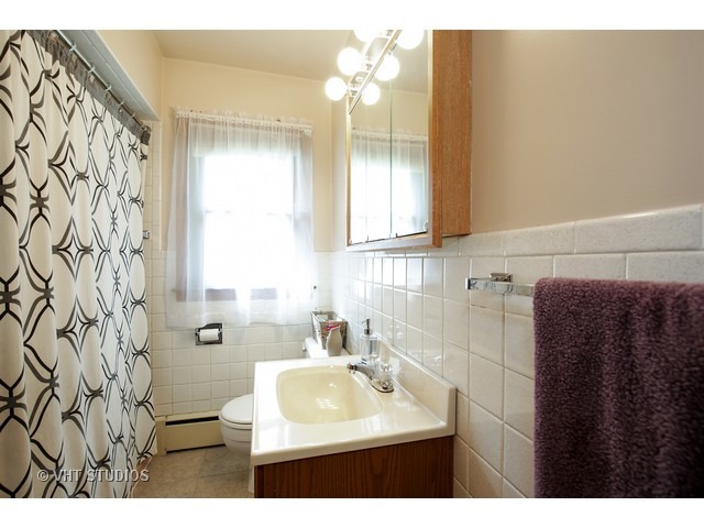 403 Mcclure Ave, Elgin, IL 60123 photo 9