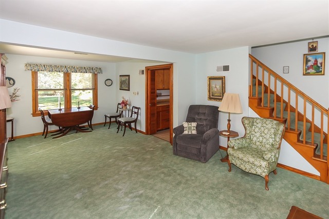610 Arlington Ave, Des Plaines, IL 60016 photo 4