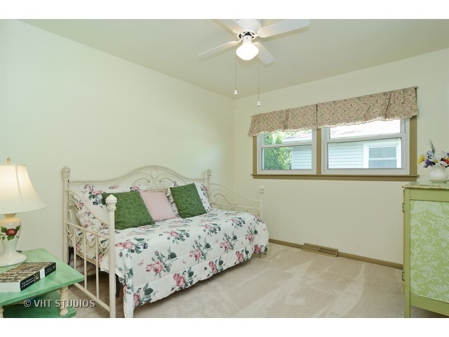1827 E Cree Ln, Mount Prospect, IL 60056 photo 10
