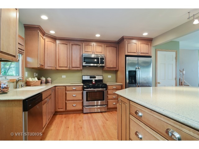 1827 E Cree Ln, Mount Prospect, IL 60056 photo 4