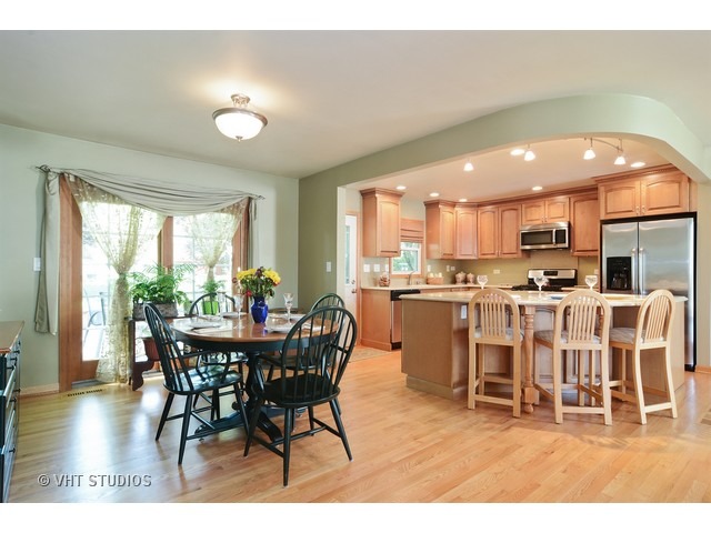 1827 E Cree Ln, Mount Prospect, IL 60056 photo 5