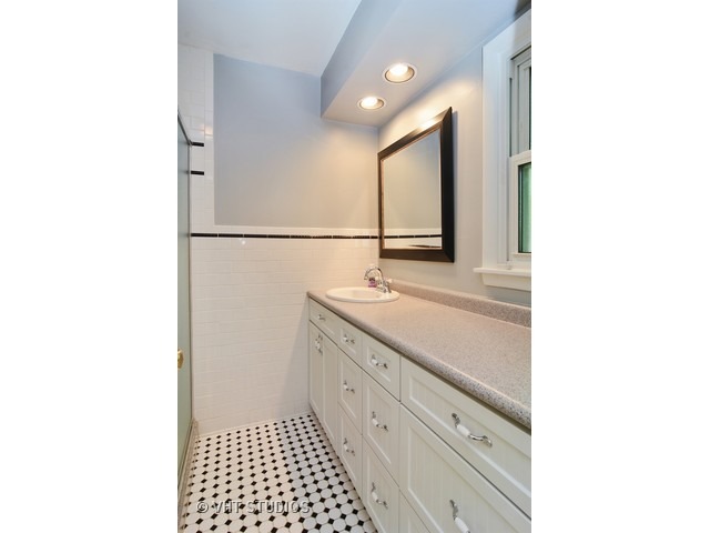 1827 E Cree Ln, Mount Prospect, IL 60056 photo 9