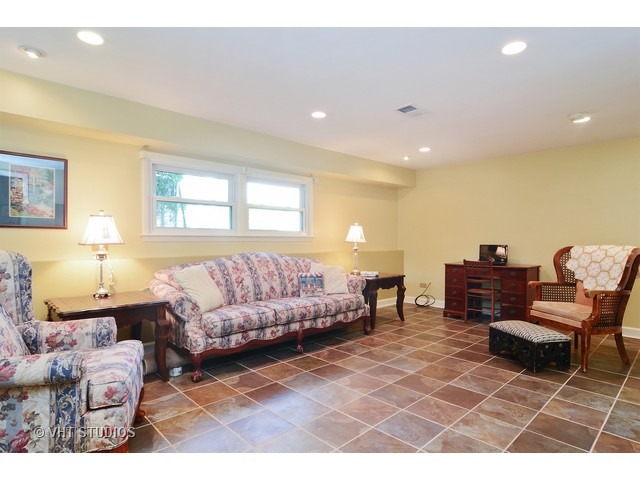 1827 E Cree Ln, Mount Prospect, IL 60056 photo 7
