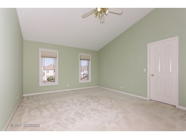 295 Pinecrest Ct, Aurora, IL 60502 photo 8