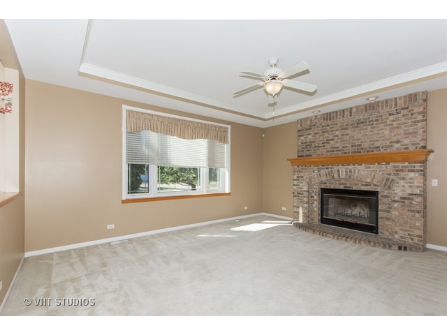 295 Pinecrest Ct, Aurora, IL 60502 photo 5