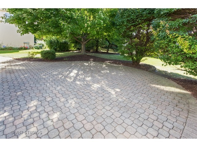 295 Pinecrest Ct, Aurora, IL 60502 photo 16