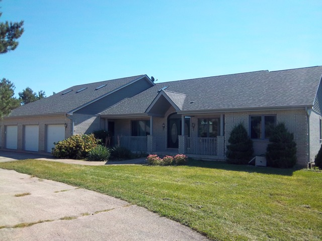 10501 Button Rd, Hebron, IL 60034 photo 1