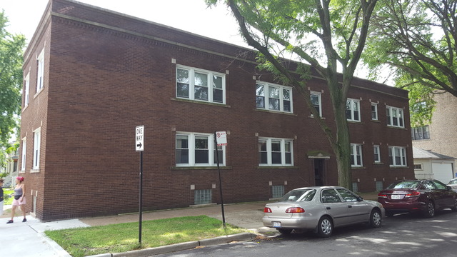 2237 W Argyle St, Chicago, IL 60625 photo 1