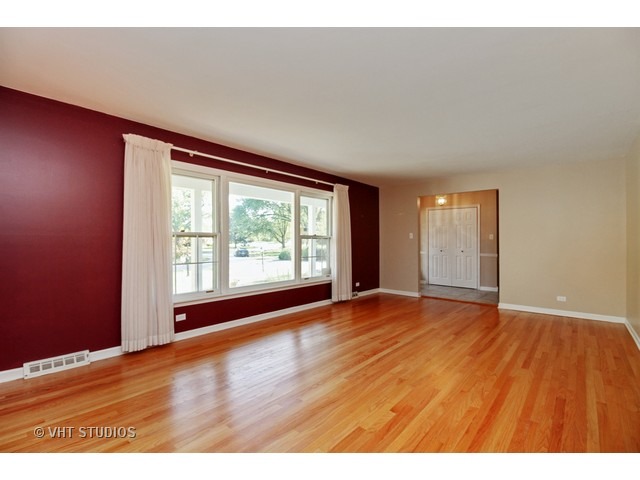 20534 Marathon Ct, Olympia Fields, IL 60461 photo 2