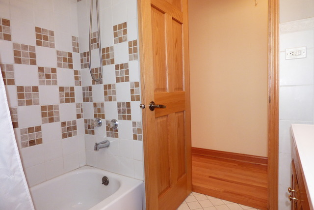 4126 Vernon Ave, Brookfield, IL 60513 photo 13
