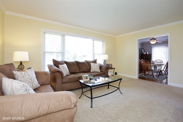 2204 Martin Ln, Rolling Meadows, IL 60008 photo 2