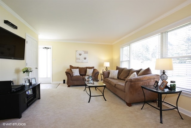 2204 Martin Ln, Rolling Meadows, IL 60008 photo 3