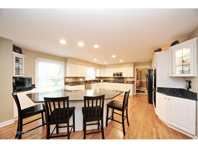 1683 Saunders Rd, Riverwoods, IL 60015 photo 3
