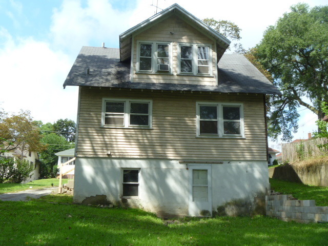 511 S Liberty St, Elgin, IL 60120 photo 3