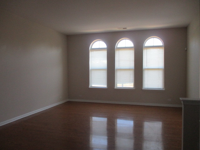 820 E Pershing Rd, Chicago, IL 60653 photo 2