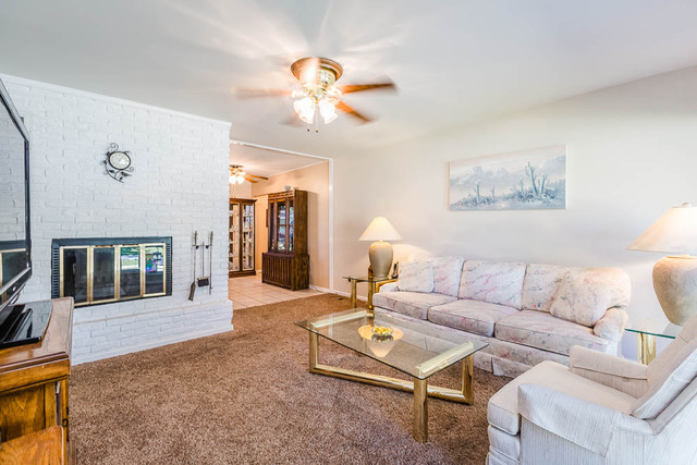 89 Pleasant St, Hoffman Estates, IL 60169 photo 2