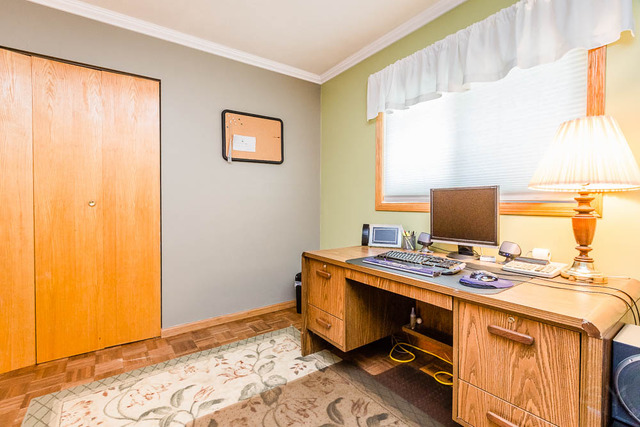 89 Pleasant St, Hoffman Estates, IL 60169 photo 8